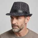 Men's Winter Trilby Dupplin navy/red | Place this hat on the head of a male. The image should be taken in a studio setting on a light grey backround.
